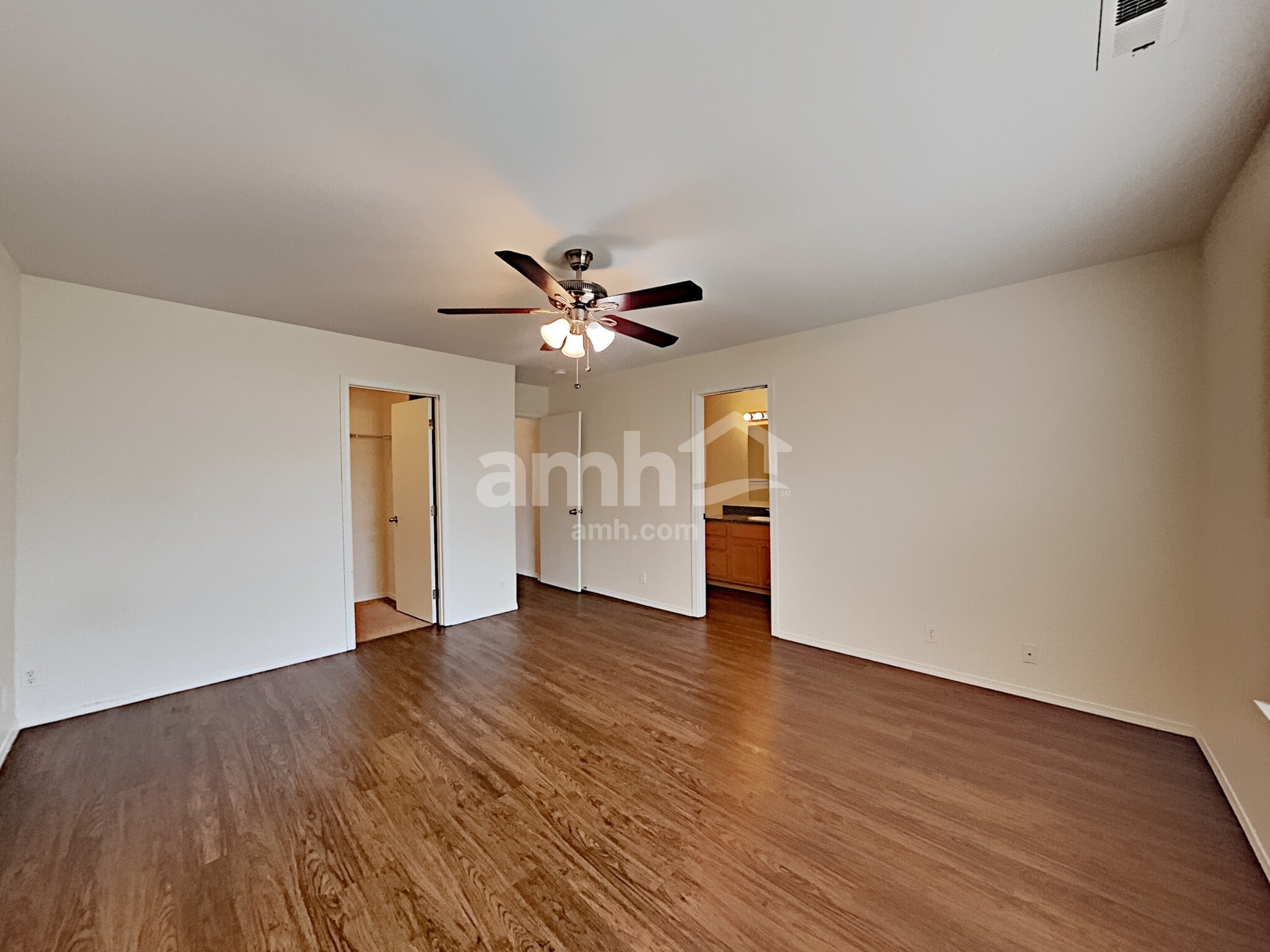 Building Photo - 116 Nelsen St NE