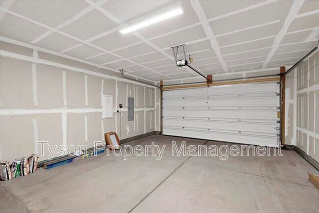 Building Photo - 6618 Sydney Drive NE