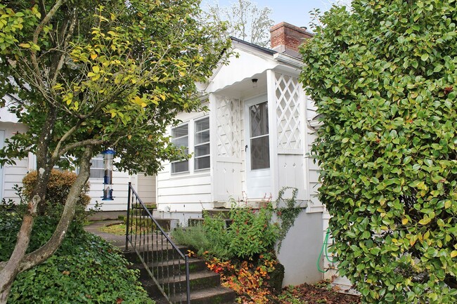 Building Photo - 3507 SW 11th Ave