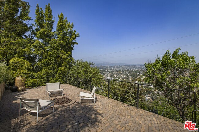 Building Photo - 631 Cross Ave