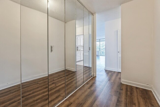 Building Photo - 6 Horizon Rd