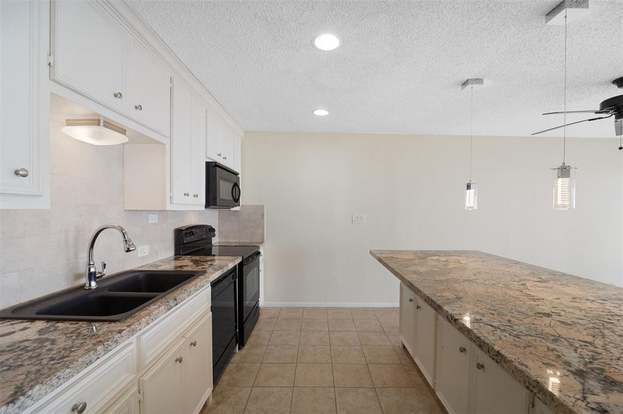 Building Photo - 8416 Seawall Blvd