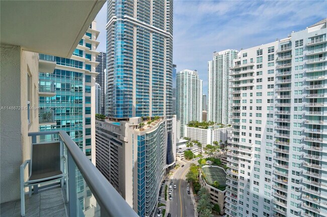 Building Photo - 1155 Brickell Bay Dr
