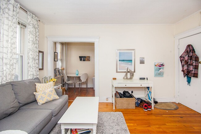 Building Photo - No Broker Fee - Available now - Allston 1 Bed