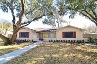 Building Photo - 1610 Alexander Dr