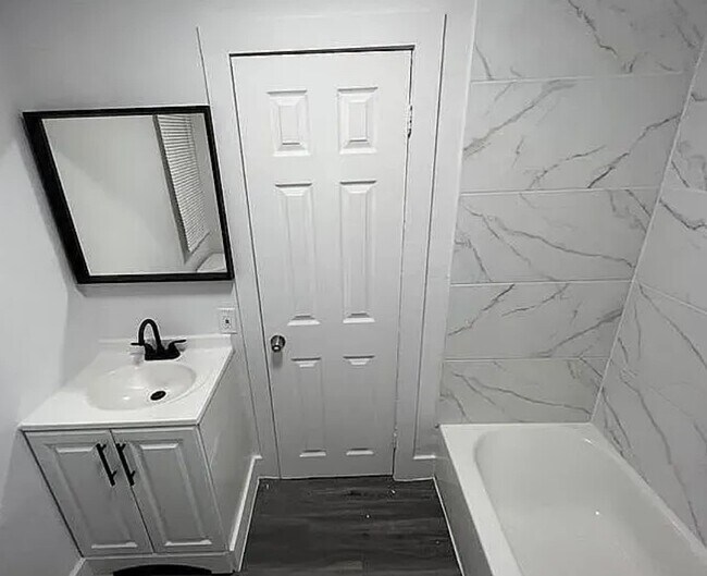 Building Photo - 3904 SW 13th Ct