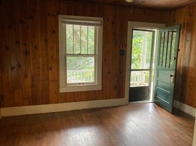Building Photo - 170 Ramble St