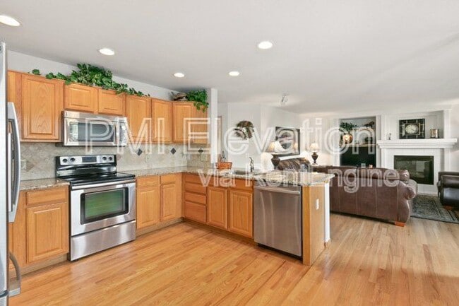 Building Photo - 829 W Sparrow Hawk Dr
