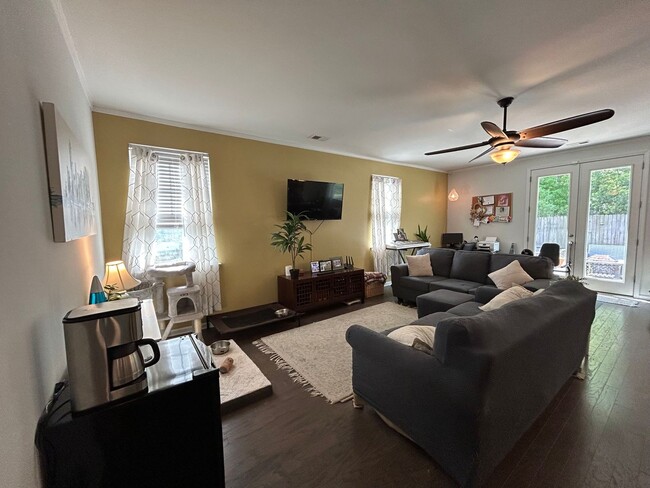Building Photo - Charming home in Gated Community of Coffee...
