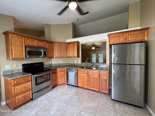 Building Photo - 2452 Appalachian Dr