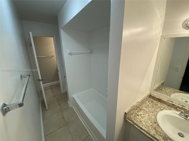 Building Photo - 1237 SW 46th Ave