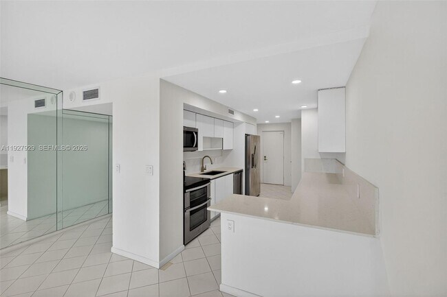 Building Photo - 600 Grapetree Dr