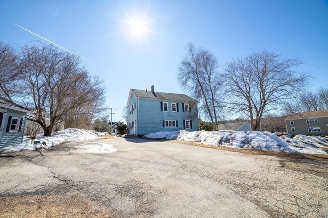 Building Photo - 5 Maple Ave