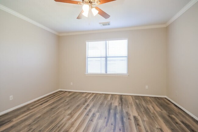 Building Photo - 20175 Royal Orchard Dr