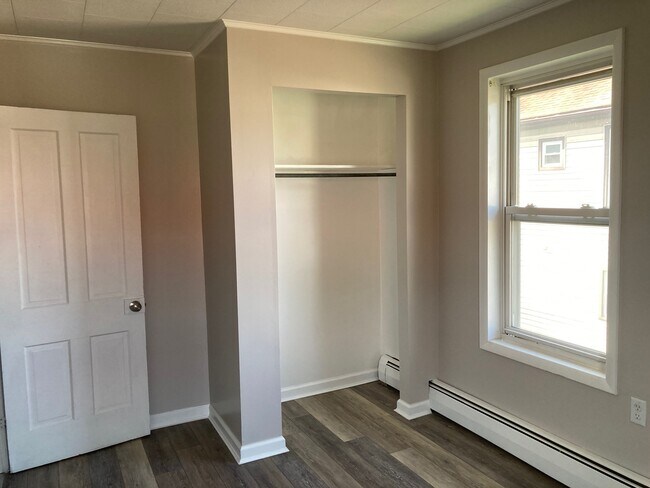 Building Photo - 101 Knobley St