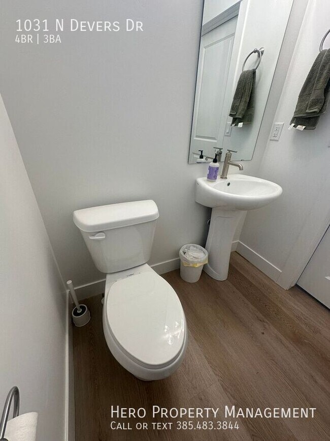 Building Photo - 1031 Devers Dr