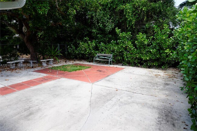 Building Photo - 11043 SW 79th Ave
