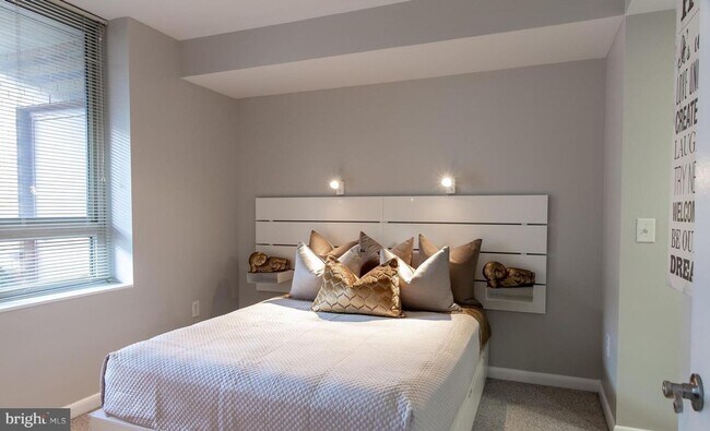 Building Photo - Bright 1BR with Parking Included, Minutes from The Wharf!