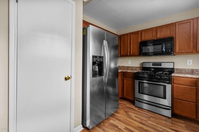 Building Photo - 625 Oxford Hall Dr SW
