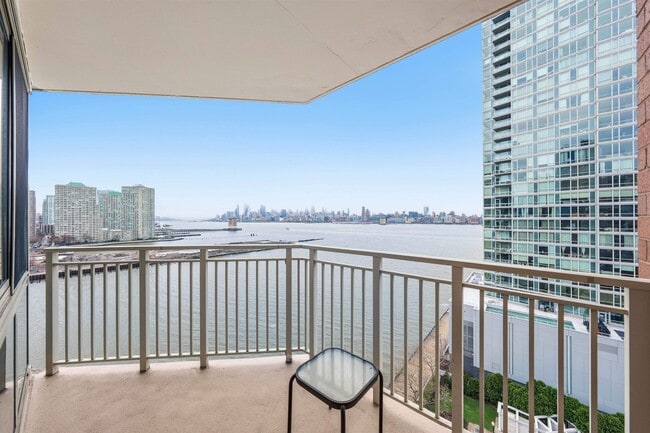 Building Photo - 20 2nd St