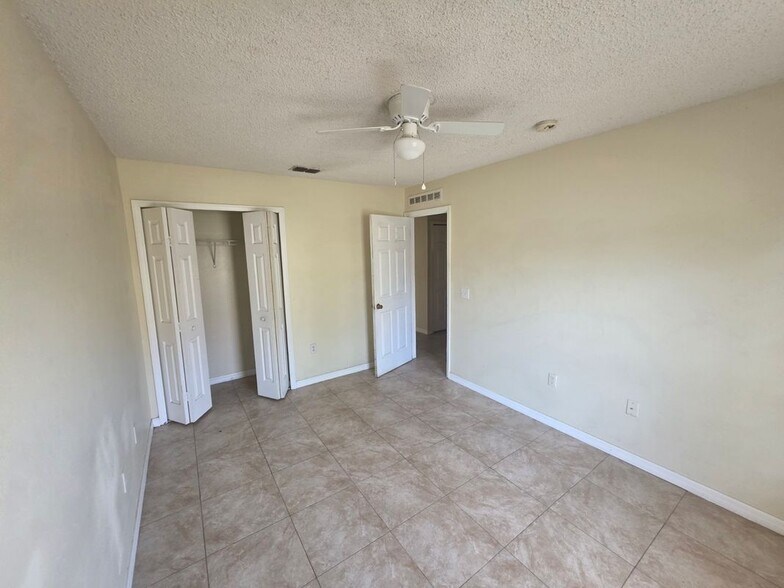 Building Photo - 15 Catalina Ct