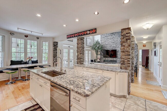 Building Photo - 8745 Old Charlotte Pike