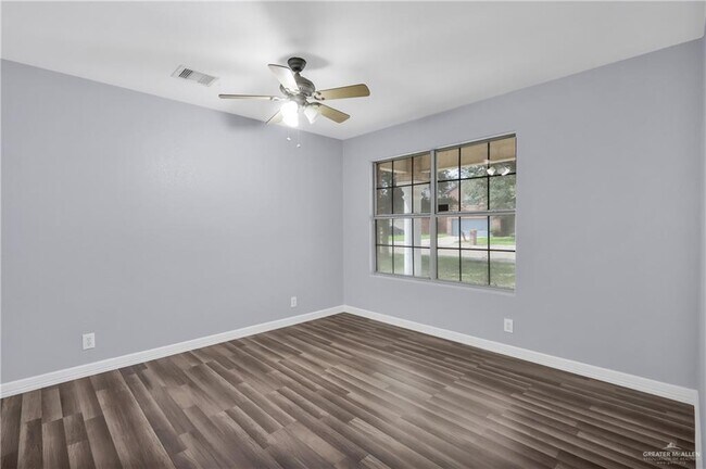 Building Photo - 4113 Periwinkle Ave