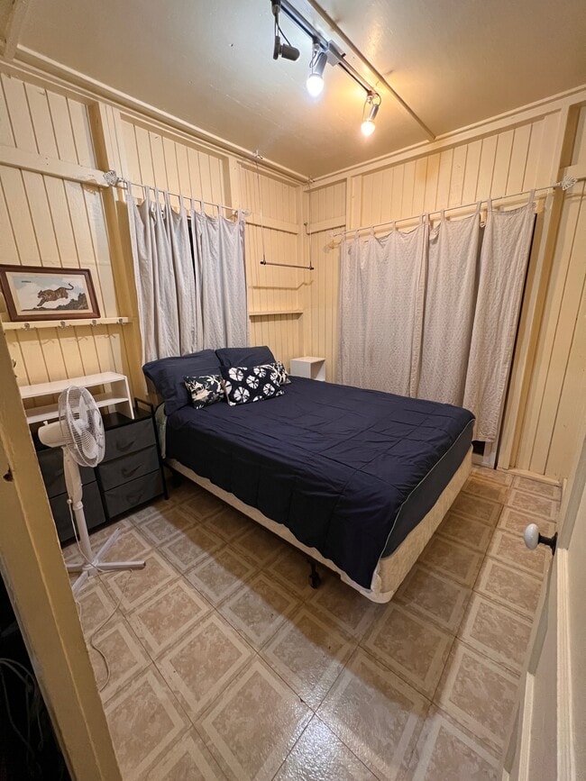 Building Photo - 546 Nani St