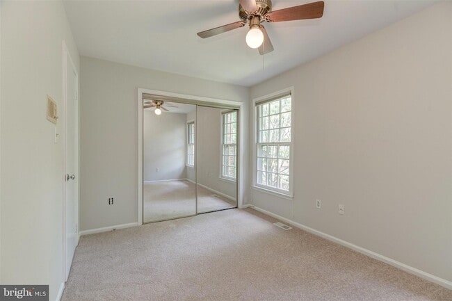 Building Photo - 2440 S Walter Reed Dr