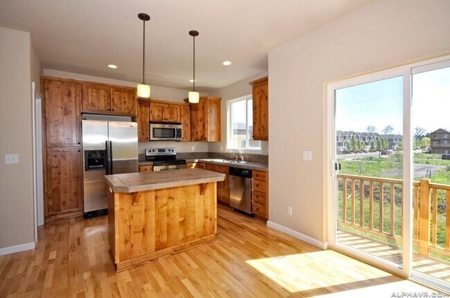 Building Photo - 16275 SW Gage Ln