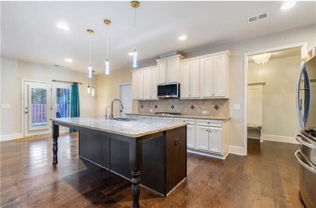 Building Photo - 2727 Cove View Ct SE