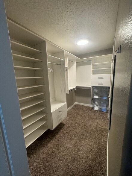 Building Photo - 6858 S Countrywoods Cir