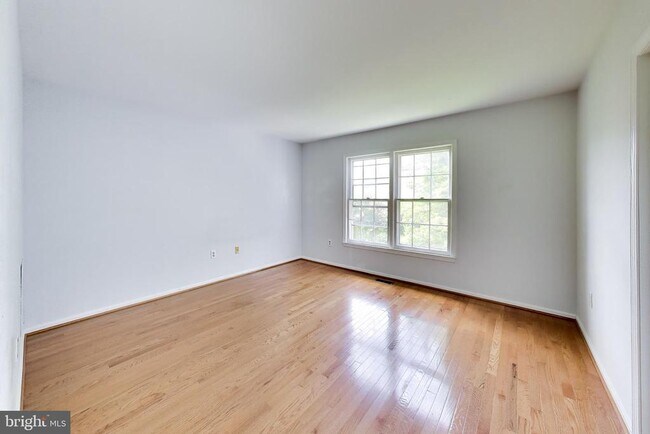 Building Photo - 991 Farm Haven Dr