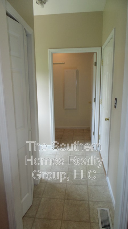 Building Photo - 264 Fyke Dr