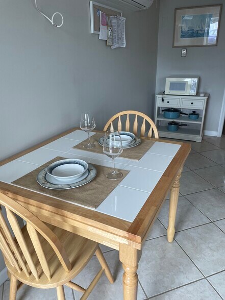 Building Photo - 703 SW Central Ave