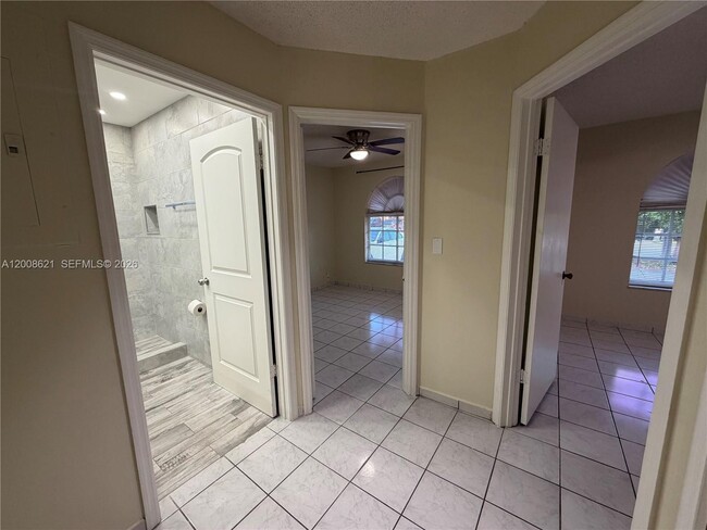 Building Photo - 3159 W 73rd Pl