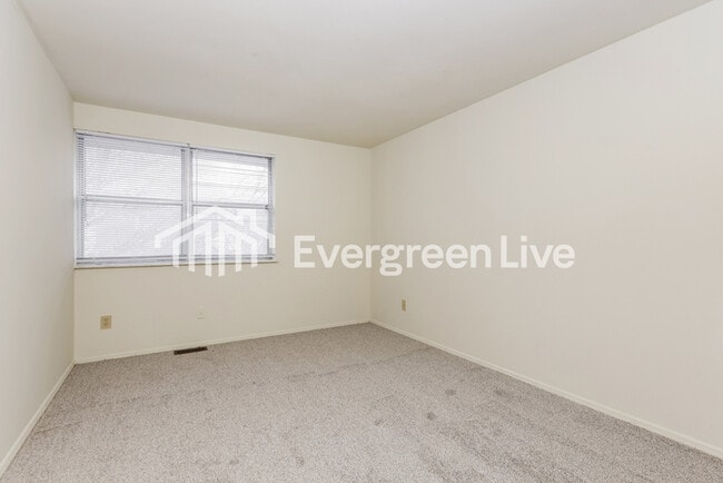 Building Photo - 7699 Mt Hood