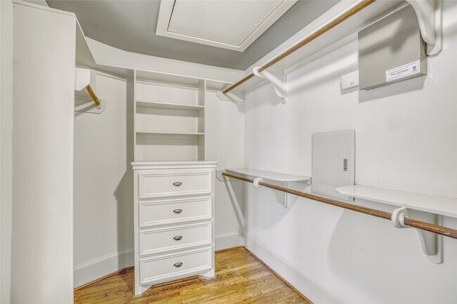 Building Photo - 632 W 17th St