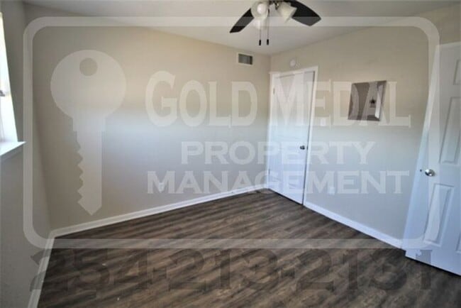Building Photo - 609 Sunset Ln