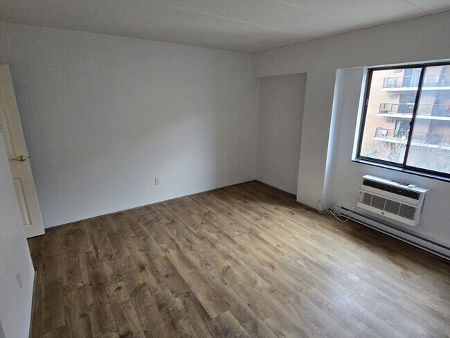 Building Photo - 125 Pleasant St