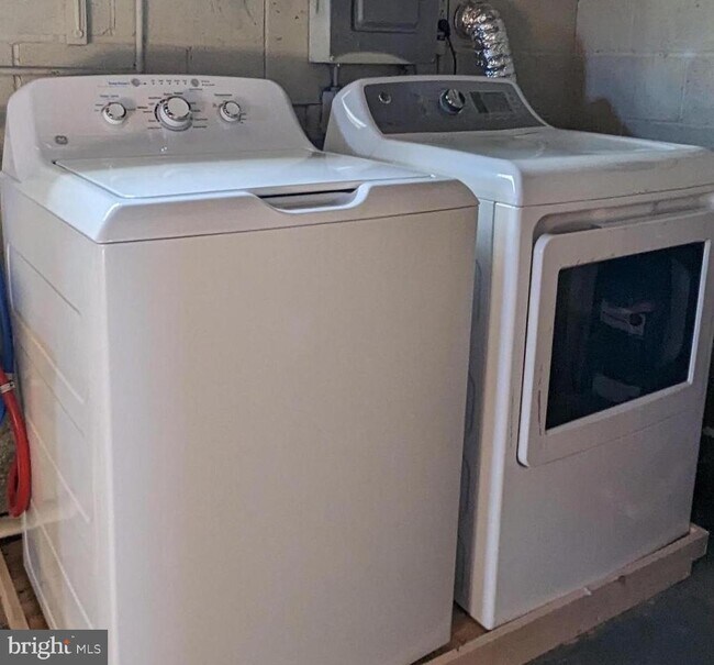 Building Photo - 6520 Old Carolina Rd