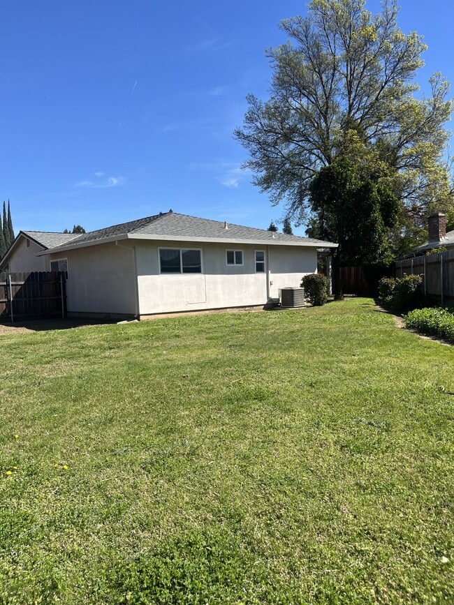 Building Photo - 1094 Tara Ct