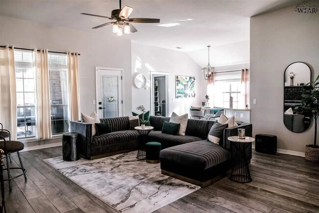 Building Photo - Charming 4BR House in Burkburnett (10 Min ...