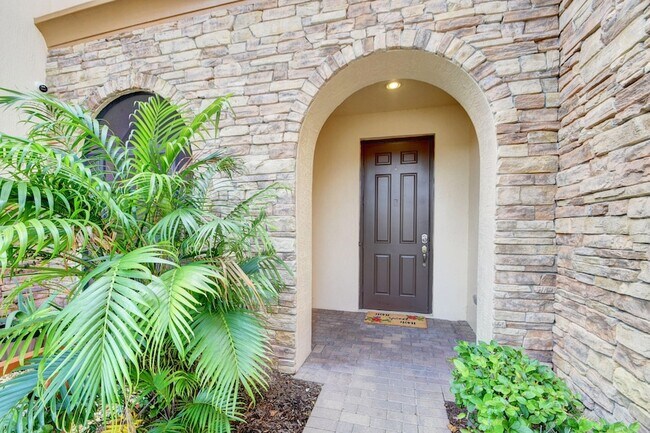 Building Photo - 10385 Wellington Parc Dr