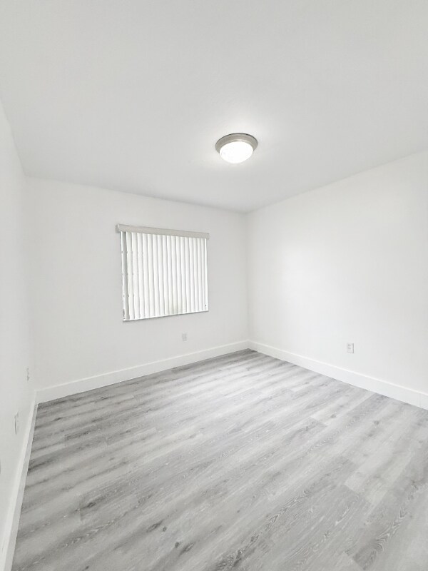 Building Photo - 145 SW 30th Ct