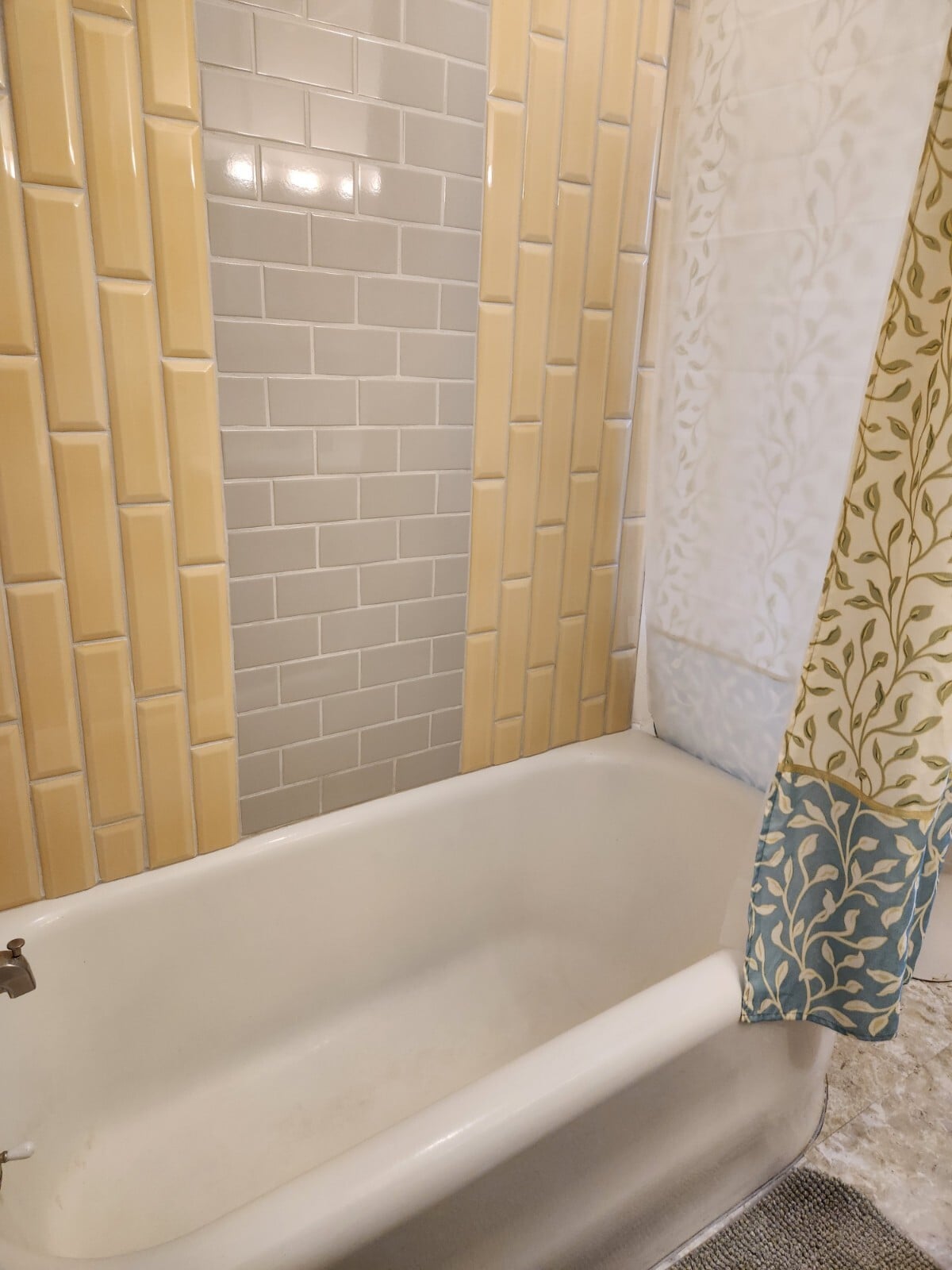 Building Photo - 204 E 3rd Ave