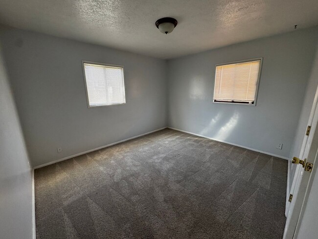 Building Photo - 3 Bed 2 bath in Northeast ABQ- $100/month ...