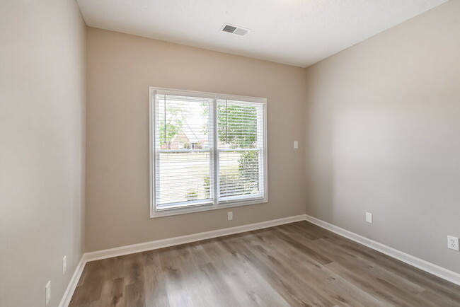 Building Photo - 4463 Whispering Bend Dr