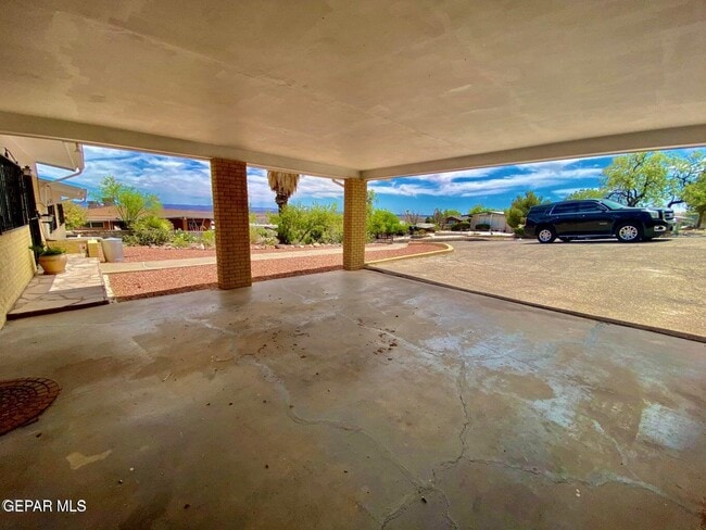 Building Photo - 3213 El Morro Rd