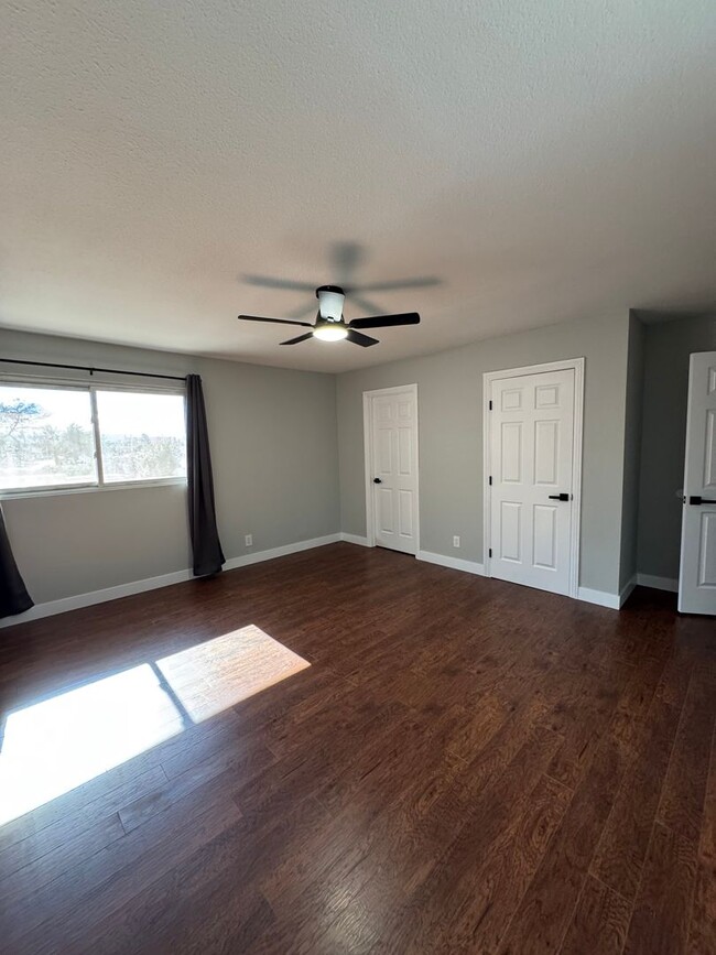 Building Photo - Lovely 2 Bedroom 2.5 Bathroom Townhome loc...